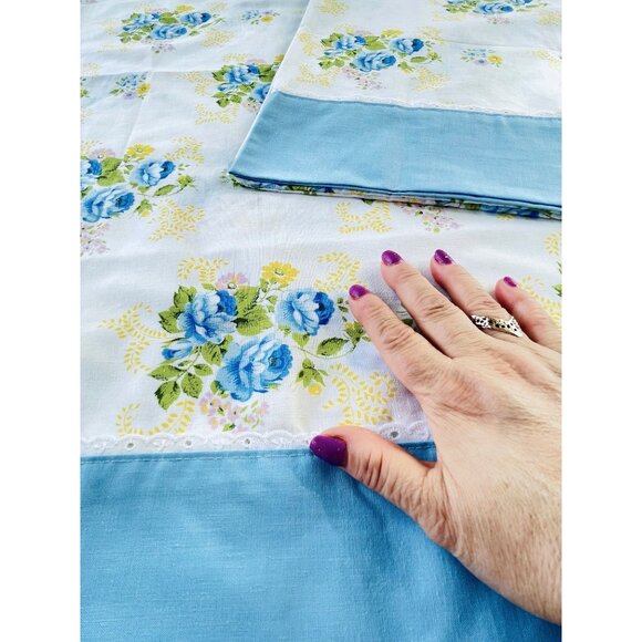 Vintage 70s pillowcases set, pair of blue, yellow floral pillow shams - Picture 4 of 8